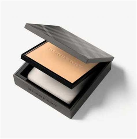 Burberry Skin Cashmere Compact Beauty & Cosmetics